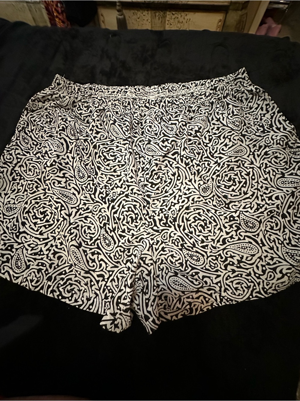 JUST MY SIZE 22W -24W white & black  NEW  Paisley Women's Shorts